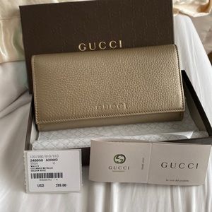 Gucci Wallet.